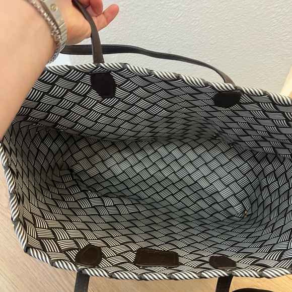 Henri Bendel Woven Beach Bag - Picture 5 of 6
